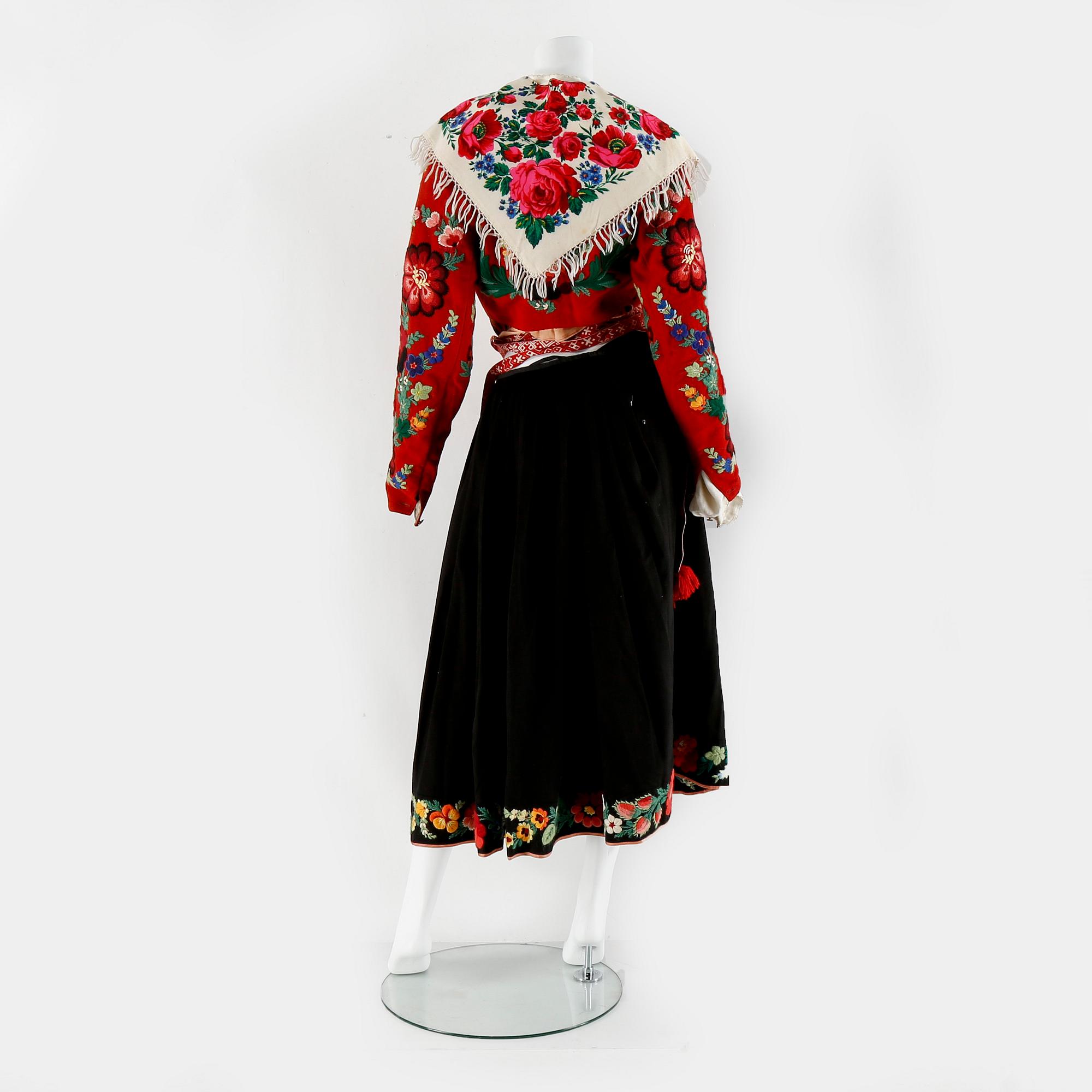 FOLKDRÄKT, Floda-dräkt, broderat ylle, 1940-tal.