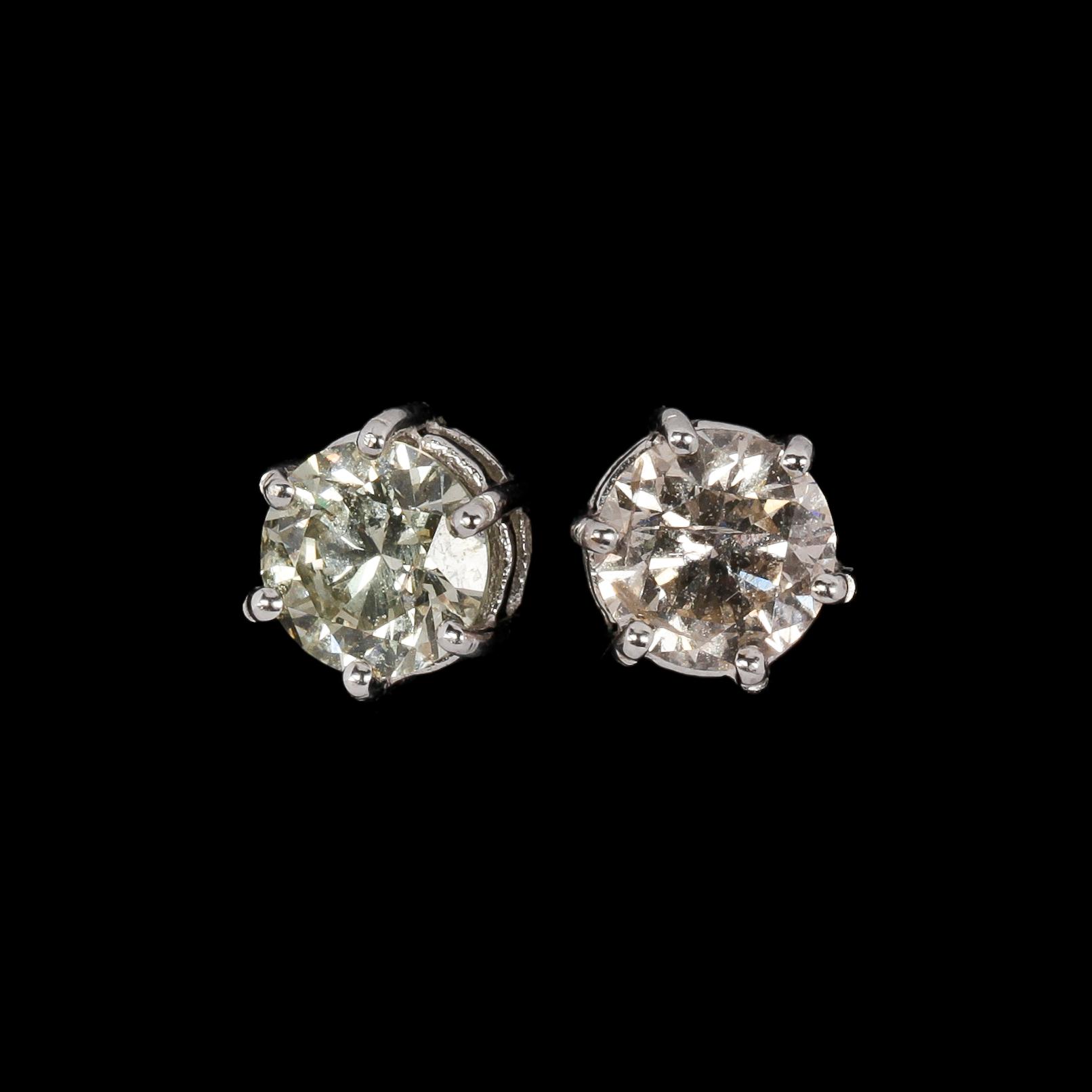 EARSTUDS, pair of brilliant cut diamonds, tot. 2.20 cts.