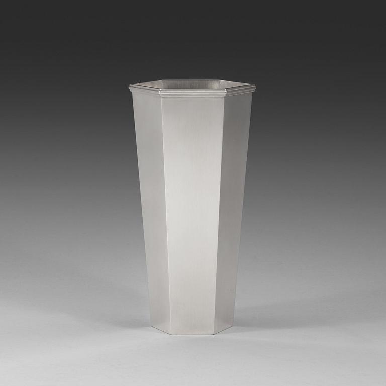 A Wiwen Nilsson sterling vase, Lund 1953.