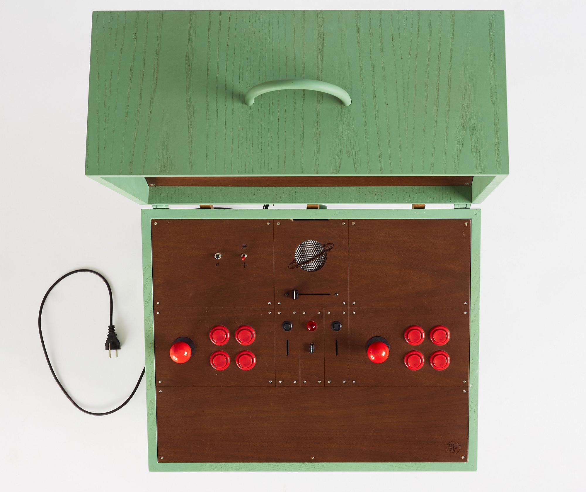 Love Hultén, arkadspel, "Pixelkabinett 42", förlagan till upplagan av 50 ex, utförd i egen studio 2015.