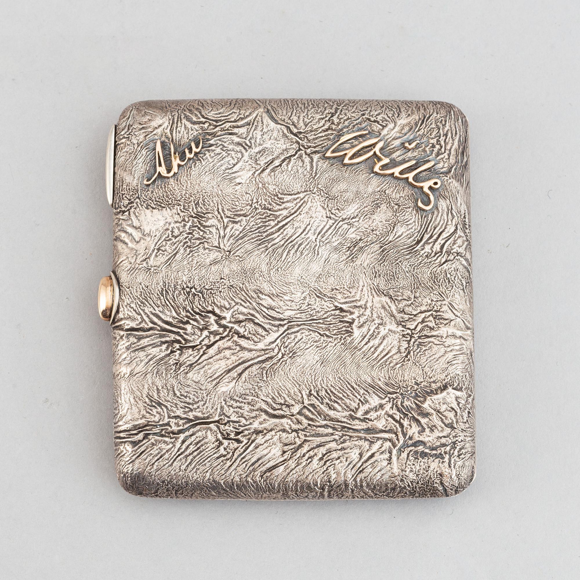 A finnish parcel-gilt silver cigarette case, Turku 1924.