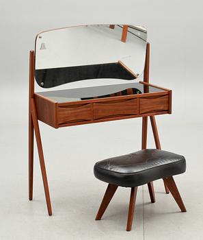 TOILETTEBORD MED PALL, 1960-tal.