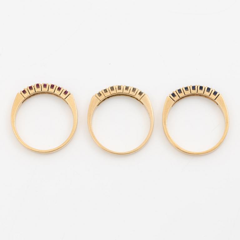 Three rings, 18K gold with sapphires, brilliant-cut diamonds and rubies.