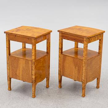 A pair of nightstands, ecarly 20th century.