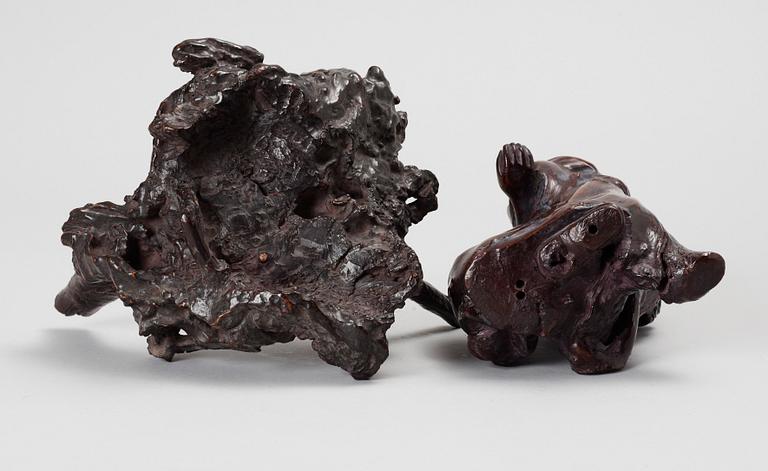 ROTSKULPTUR, trä, Kina 1900-tal.
