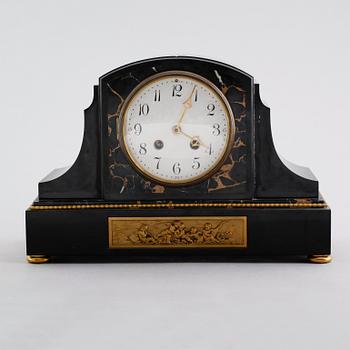 BORDSPENDYL, 1900-talets första hälft.