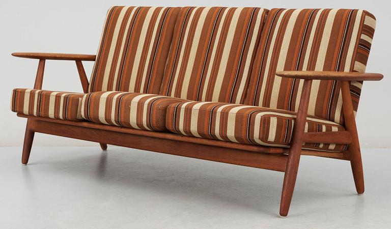SOFFA, "Ge-240 / Cigarren", Hans J Wegner, Getama, Danmark, 1960-tal.