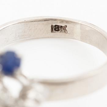 Ring, 18K white gold set with octagon-cut diamonds and sapphires.