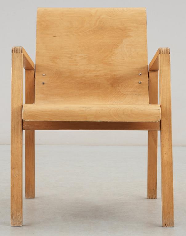 An Alvar AAlto birch plywood armchair, model 51, Huoneakalu-ja Rakennustyötehdas Oy, Artek, Finland.