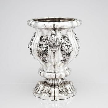 Champagnekylare, silver, Wien 1844. Mästarstämpel FT. Nyrokoko.