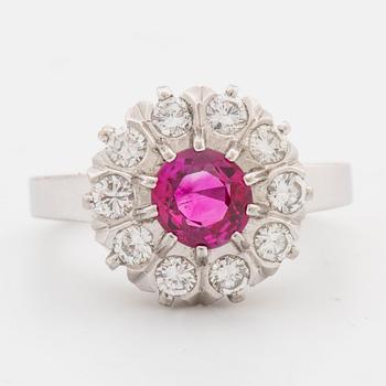 Ring with brilliant-cut diamonds ca 0.56 cts and faceted ruby.