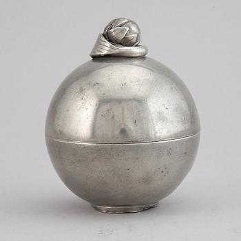 Estrid Ericson, a pewter box, Firma Svenskt tenn, 1930.