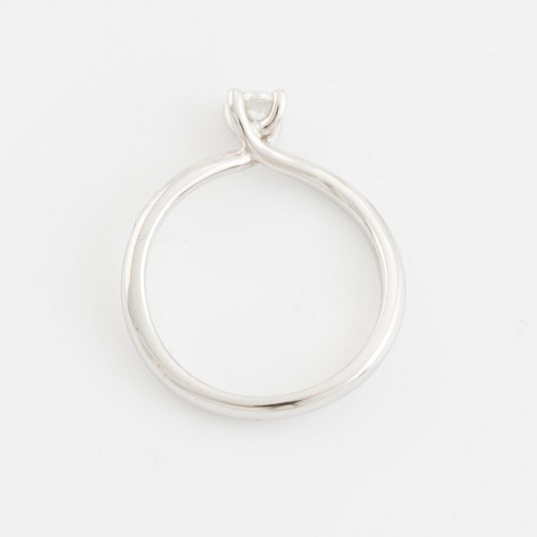 Brilliant cut diamond solitaire ring.