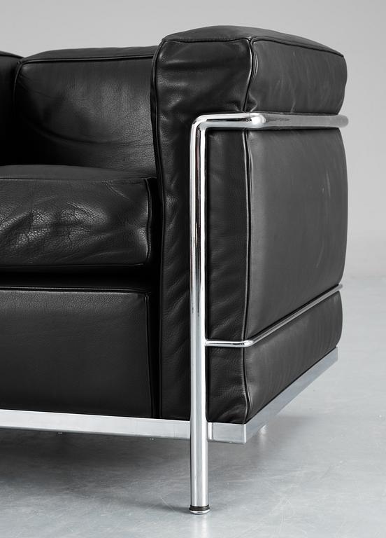 LE CORBUSIER, fåtöljer, ett par, "LC 2", Cassina, Italien.