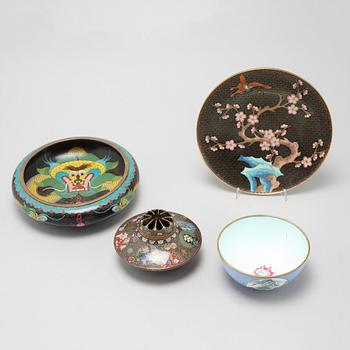 Four pieces of cloissonné, China and Japan, early 20th Century.