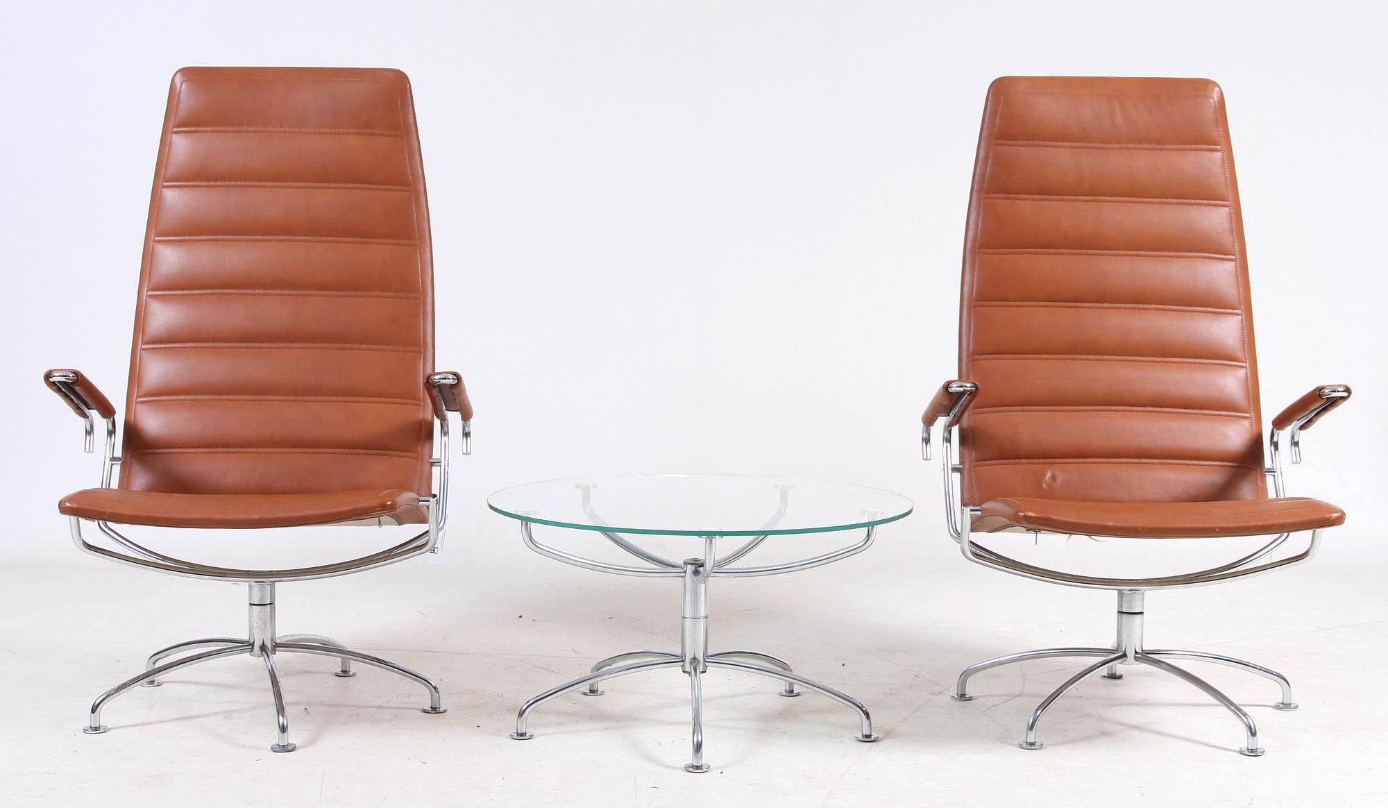 FÅTÖLJER, ett par samt BORD, "SAS Chair / 38/39 Series", Jens Ammundsen för Fritz Hansen, etikettmärkta, 1979.