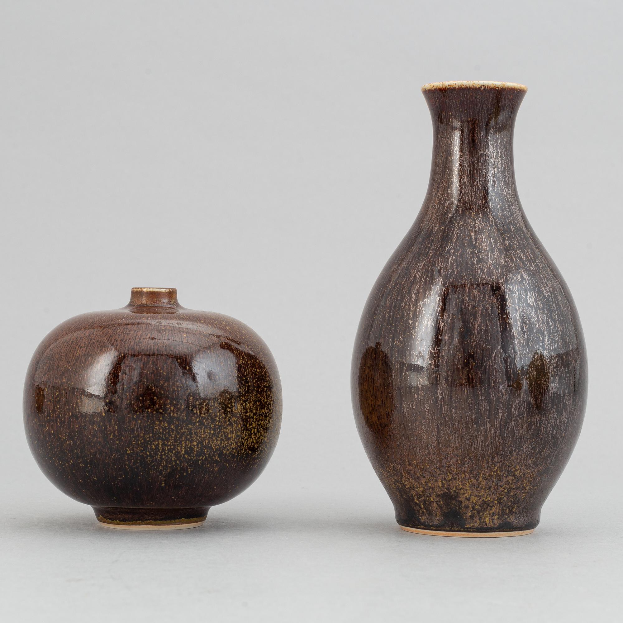 Lasse Östman, a set of four stoneware vases and two bowls.