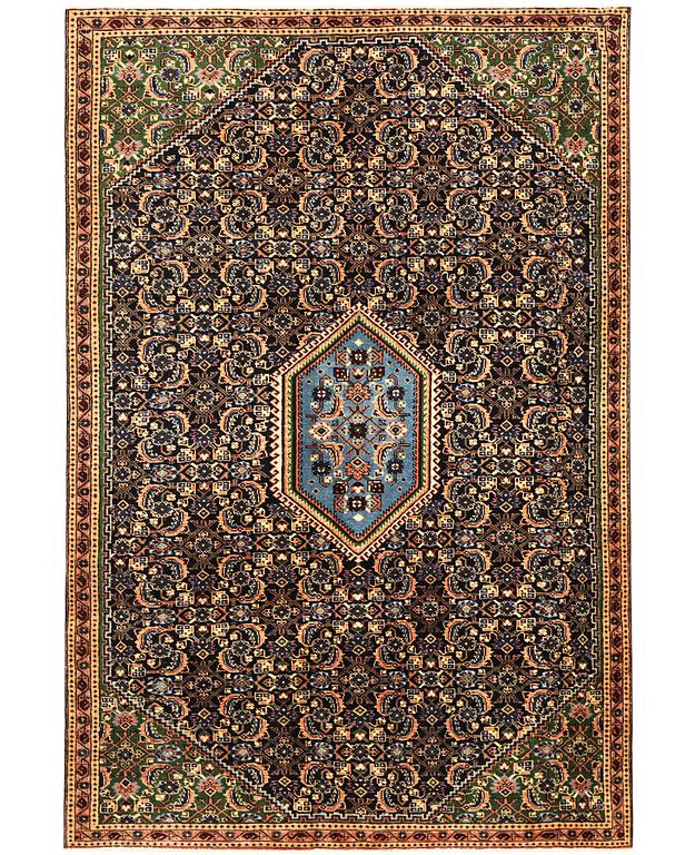 A carpet, Tabriz, ca 288 x 181 cm.