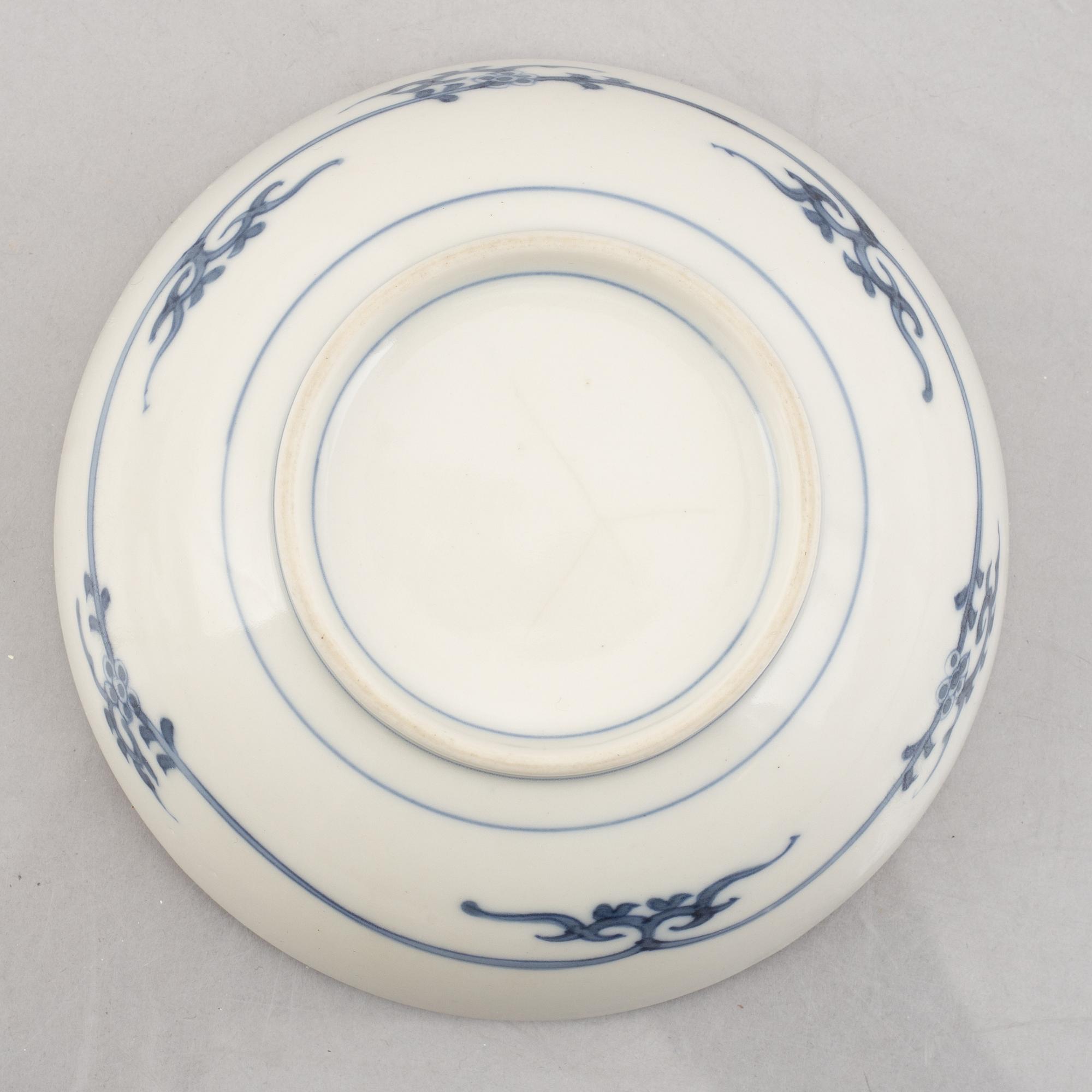 A Japanese 'Nabeshima ware' porcelain dish and bowl, Edo/Meiji, 19th century.