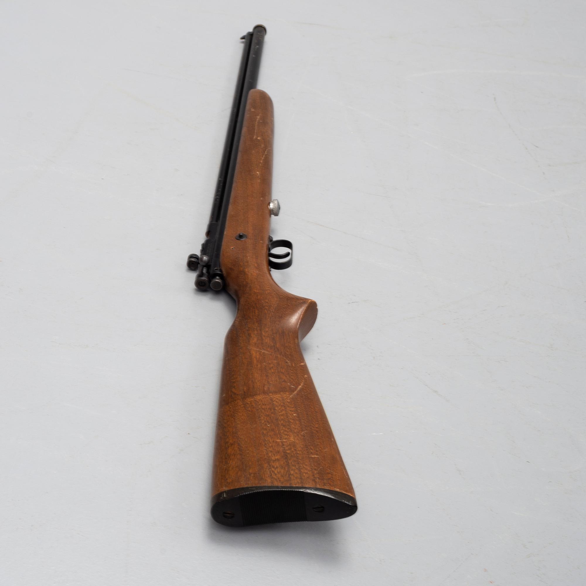 A Crossman model 133 airgun, caliber 4,5 mm.