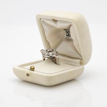 Ring, 18K guld med briljanter.