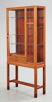 A Folke Fribyter mahogany showcase cabinet, by Åfors Möbelfabriks AB, circa 1955.