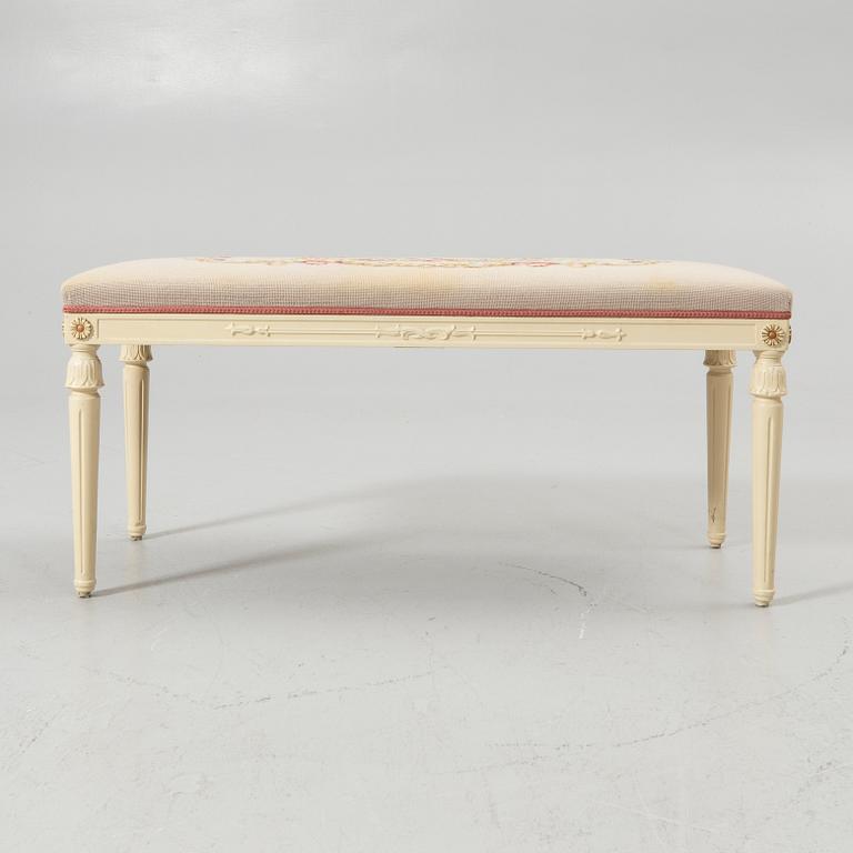 Bänk, gustaviansk stil, AB Svenska Möbelfabrikerna, Bodafors, 1900-talets andra hälft.