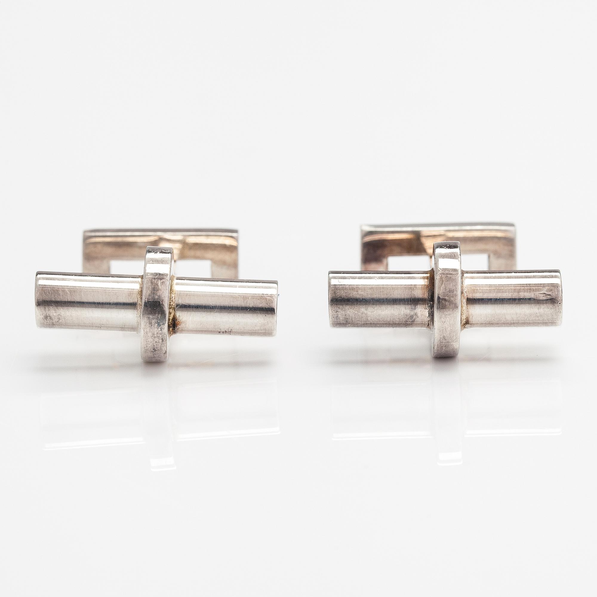 Pekka Piekäinen, Manschettknappar, sterlingsilver. Auran Kultaseppä, Åbo 1973.