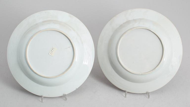 TALLRIKAR, 1 par, porslin, Kina, 1700-tal.