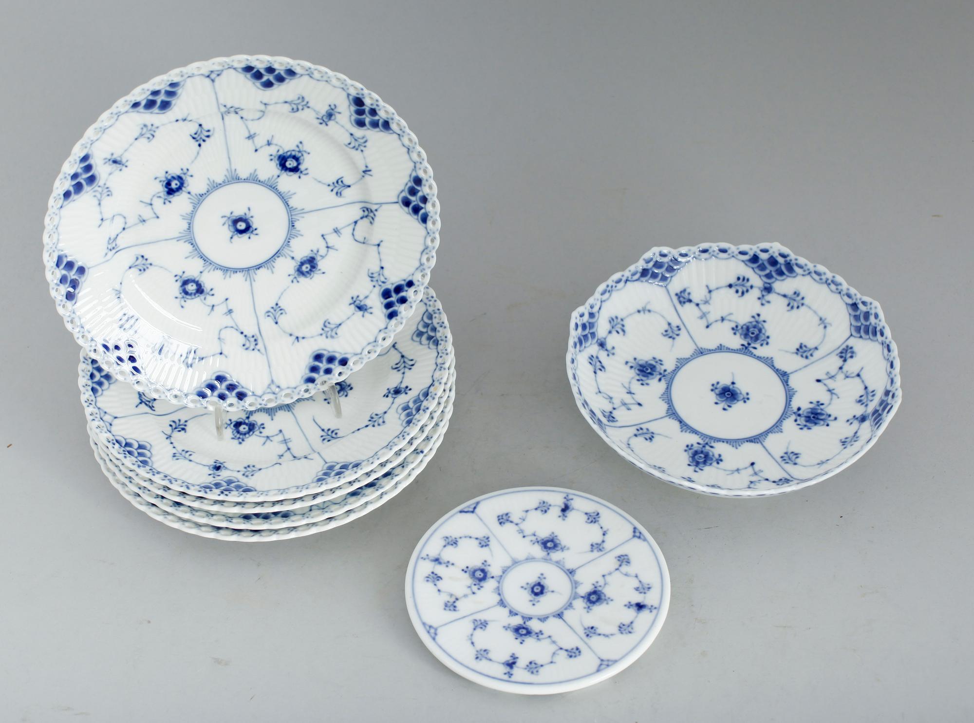 SKÅL SAMT ASSIETTER, 5 st, porslin, Blå Blomst, Royal Copenhagen,