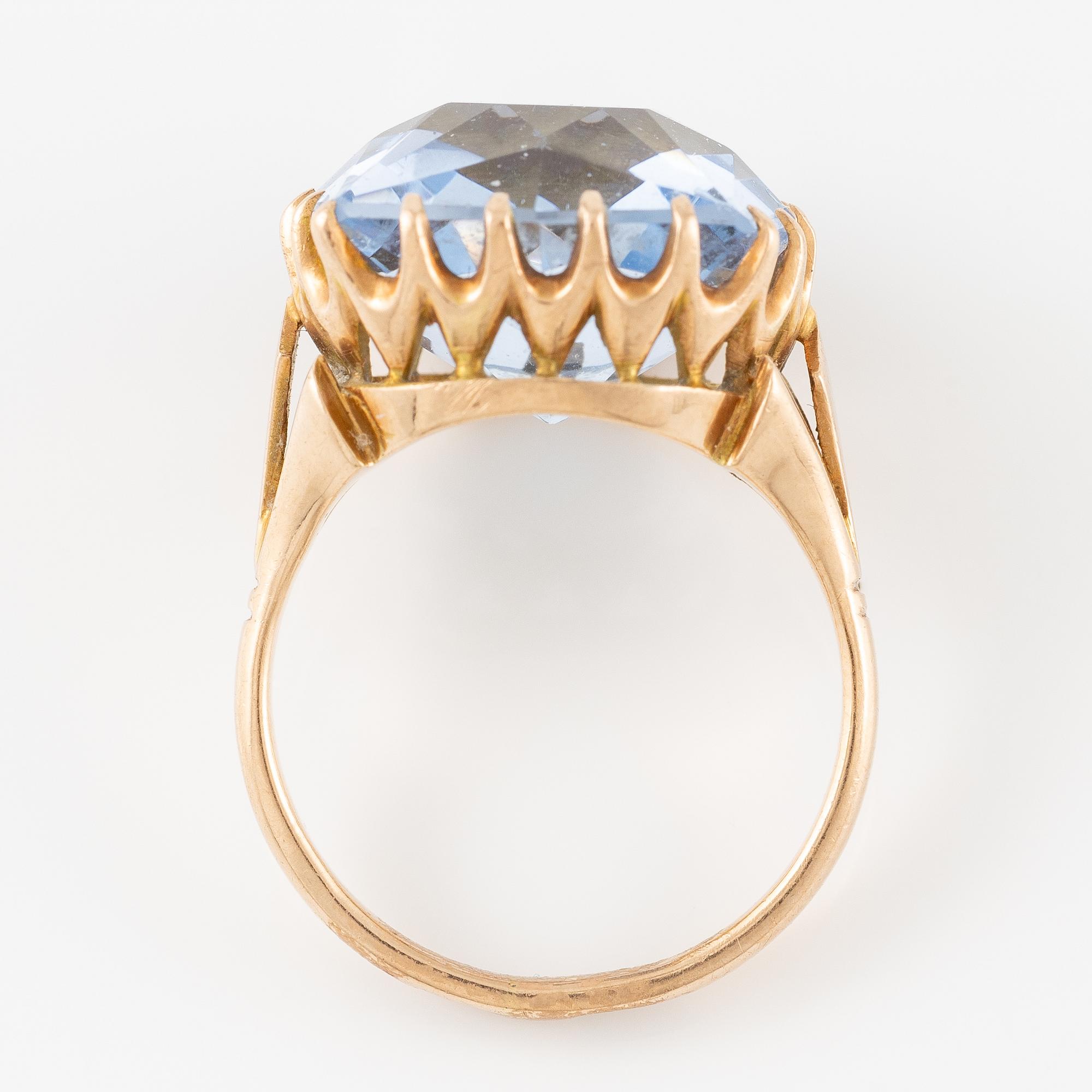 Ring, 14K gold with blue quartz.