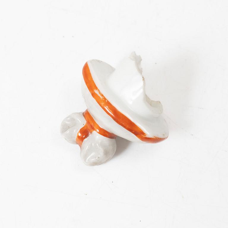 Figurin/tekanna, porslin, Europa, 1900-tal.