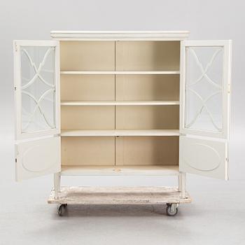 Vitrinskåp, 1900-talets början.