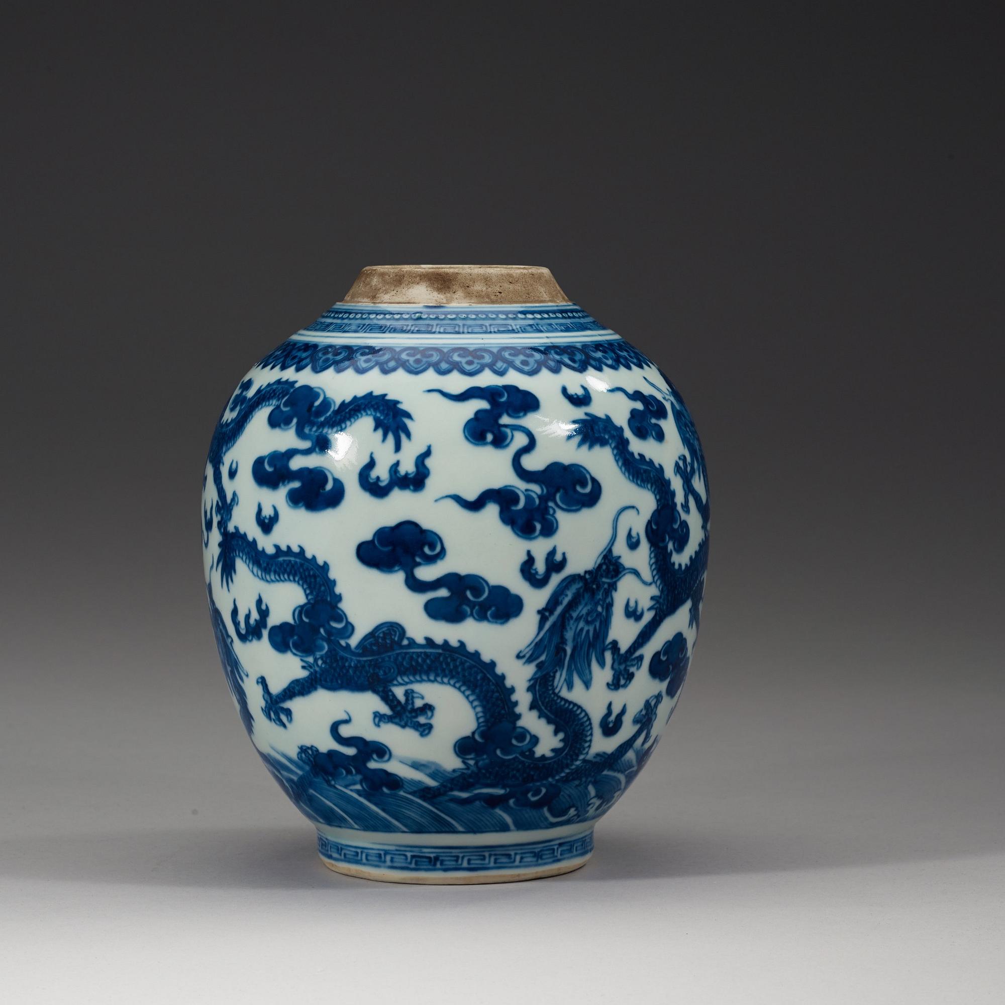 URNA, porslin. Qingdynastin, Qianlong (1736-95).