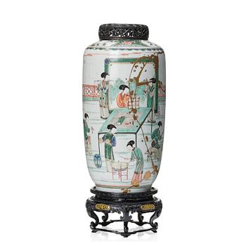 838. A famille verte vase, Qing dynasty, Kangxi (1662-1722).