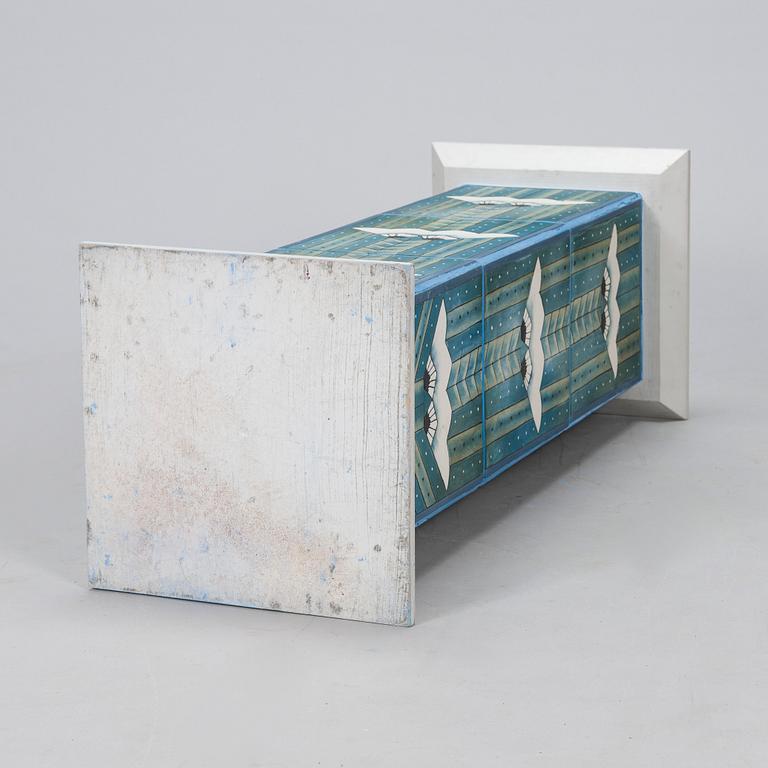 Heljä Liukko-Sundström / Rozalia Jarovic, piedestal, signerad och numrerad Arabia Pro Arte 3/90.