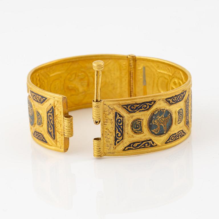 A Byzantine-style gold and enamel bracelet, presumably modern.