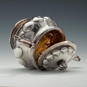 A SUGAR BOWL, 84 silver. Marked вл. Assay master Viktor Savinsky Moscow 1863. Height 13,5 cm. Weight 368,8 g.