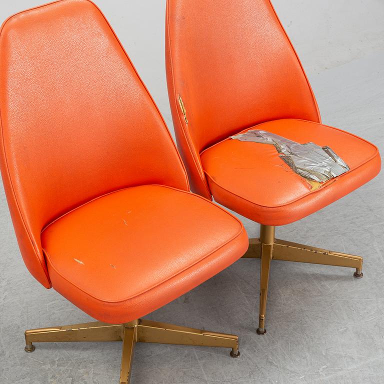 A dining table with four chairs, Walter of Wabash, table dated 1960.