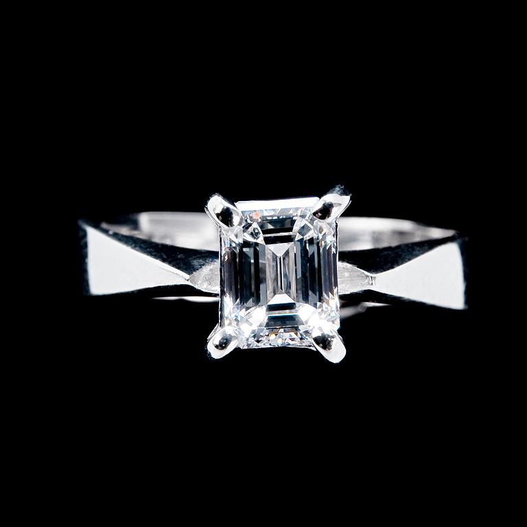 RING, smaragdslipad diamant ca 0.70 ct. H/vs-vvs.