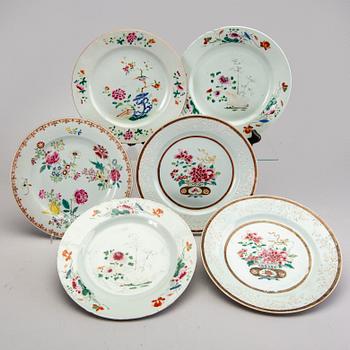 A set fo 11 different Chinese Qianlong porcelain plates.