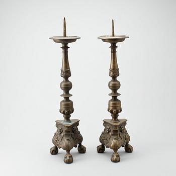 ALTARLJUSSTAKAR, barockstil, 1900-talets första hälft.