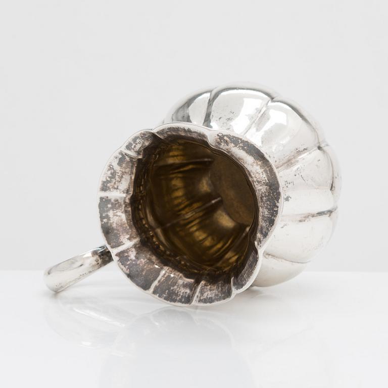Johan Heinoin, mjölkkanna, silver, S:t Petersburg 1872.