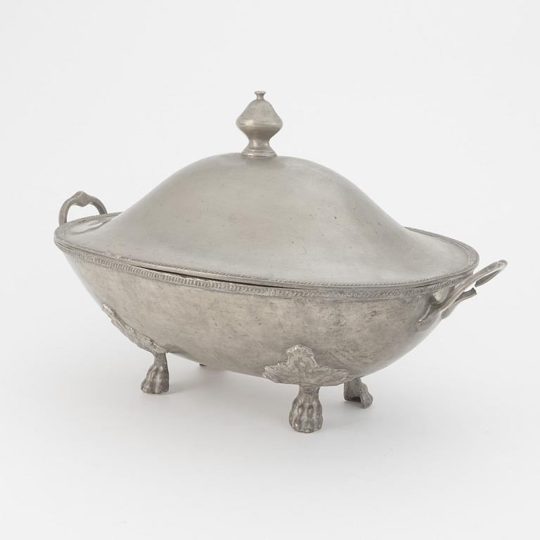 A pewter tureen, by Johan Wiklund (Norrköping 1809-19).