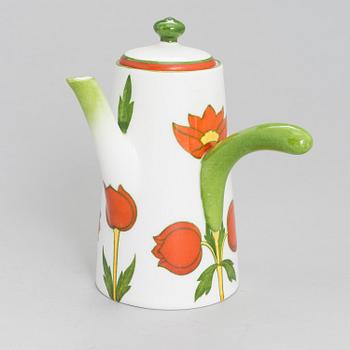 A porcelain chocolate pitcher for Arabia 1900-1920.