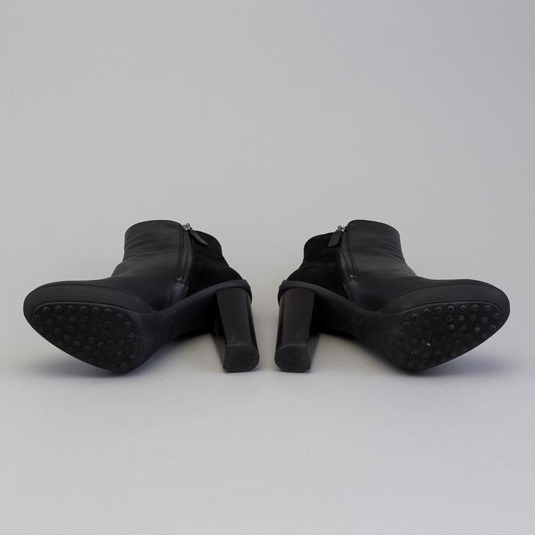 A pair of boots by Tod´s, in size 36,5.