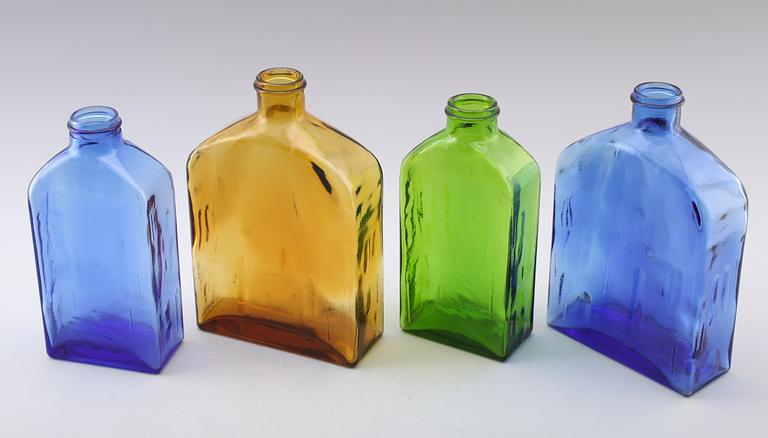 FLASKOR,  4 st, glas, "Lankkupullo" Helena Tynell, Riihimäen Lasi 1970-tal.