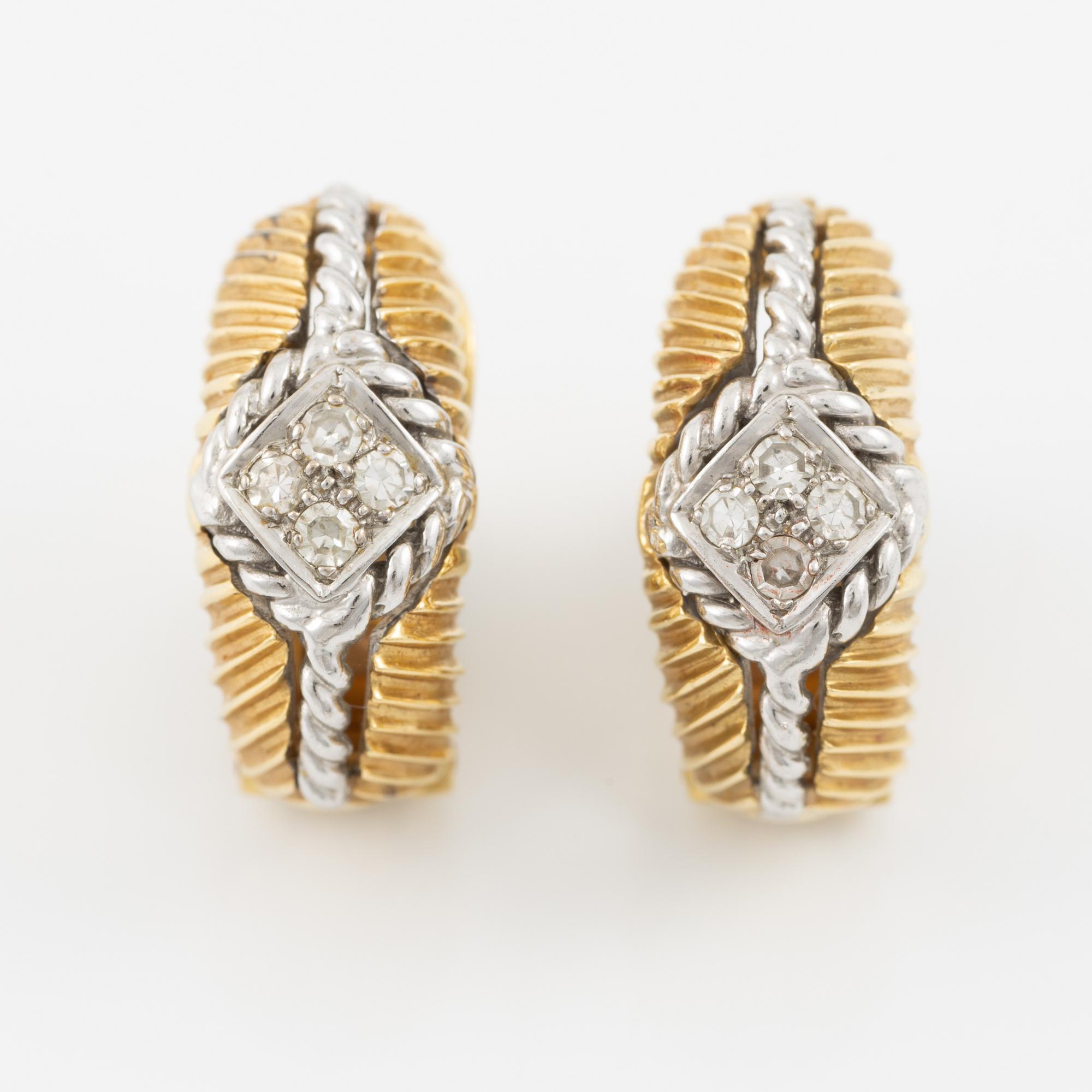 Hoop earrings, 18K gold with octagonal-cut diamonds.