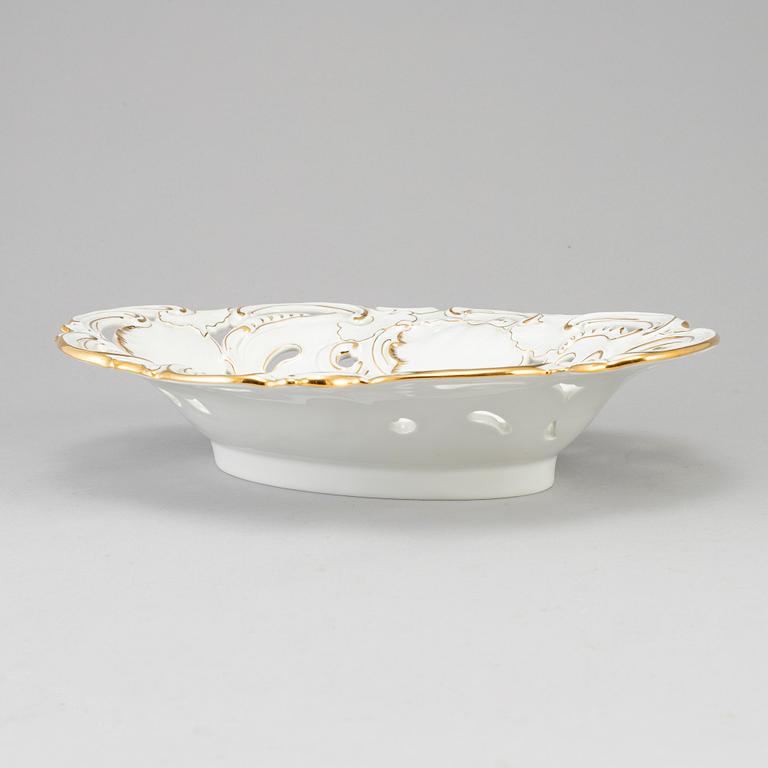 A Meissen porcelain serving dish, 20th century.