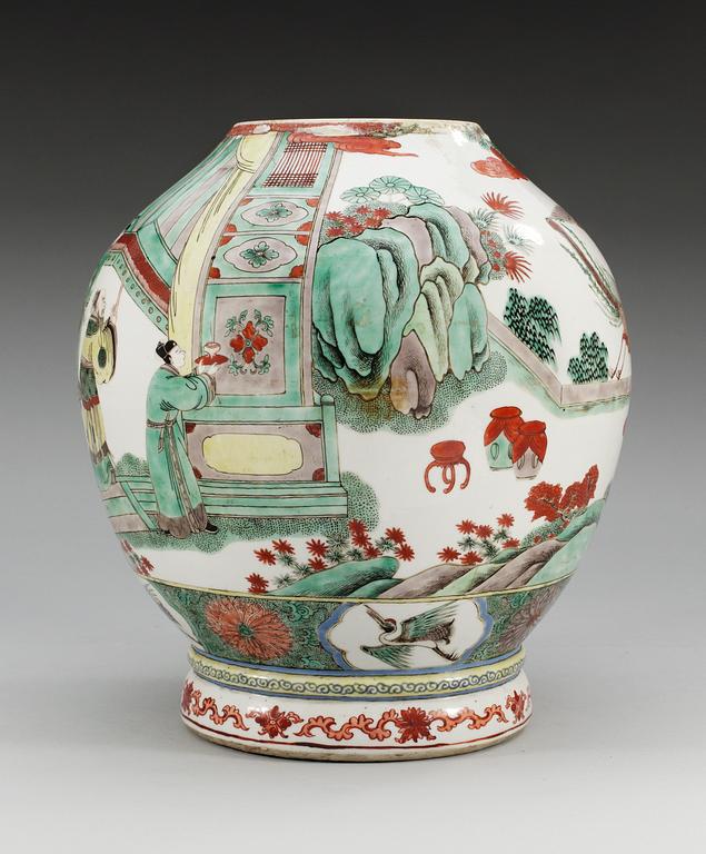 A famille verte vase, Qing dynasty (1644-1912), with Hong Wu´s six character Ming mark.